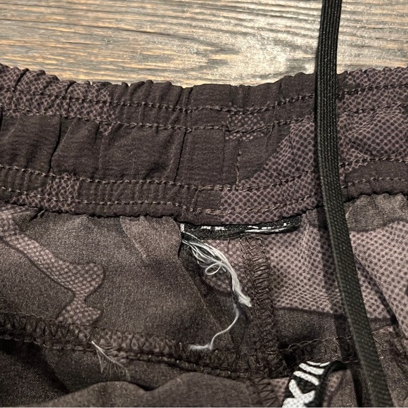 2 (X) IST Men’s Camo Shorts Soft Breathable Fabric Size Small See Measurements - Picture 7 of 12